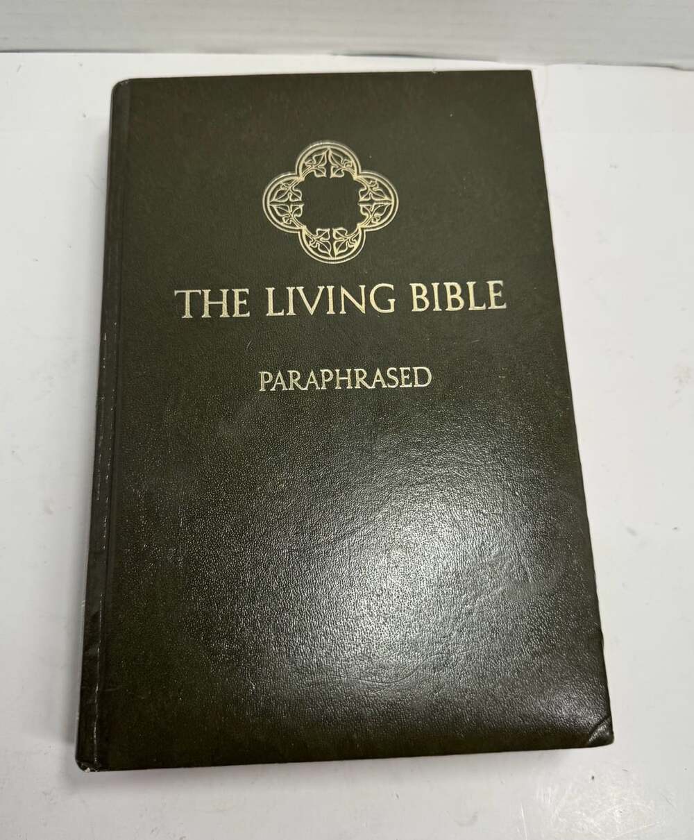 Tyndale The Living Bible Paraphrased Hardcover Vintage Book